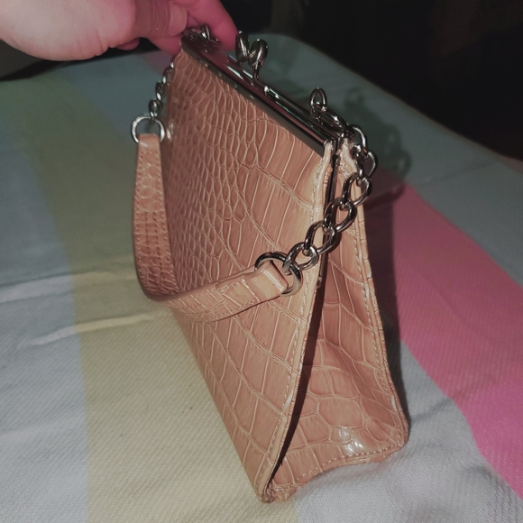 Liz Claiborne reptile clutch - Picture 8 of 16